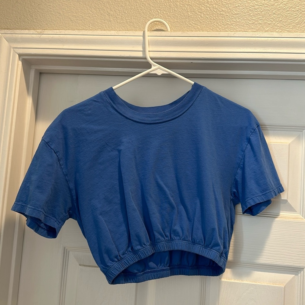 Blue cropped boxy tee